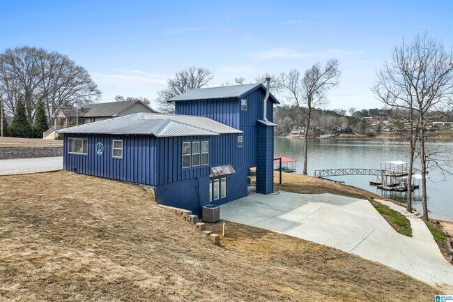 Foto del edificio - 346 Bridgeview Rd