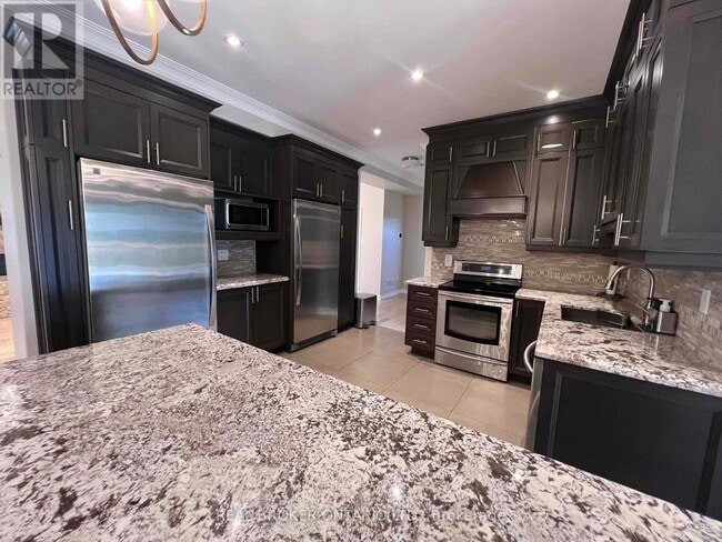 Building Photo - 30 Meadowacres Dr