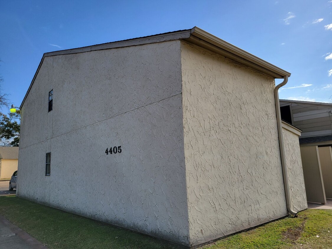 Primary Photo - 1-bed, 1-bath unit in Bryan, great locatio...