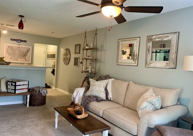 Building Photo - 1 br, 1 bath  - 70 Helmsman Way Apt 1427