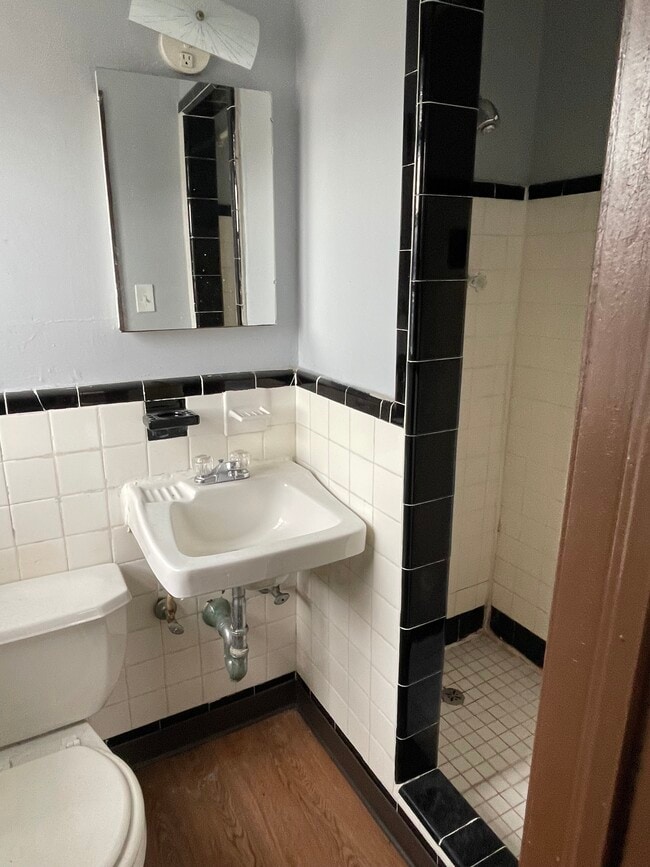 Building Photo - 19 Chapman St