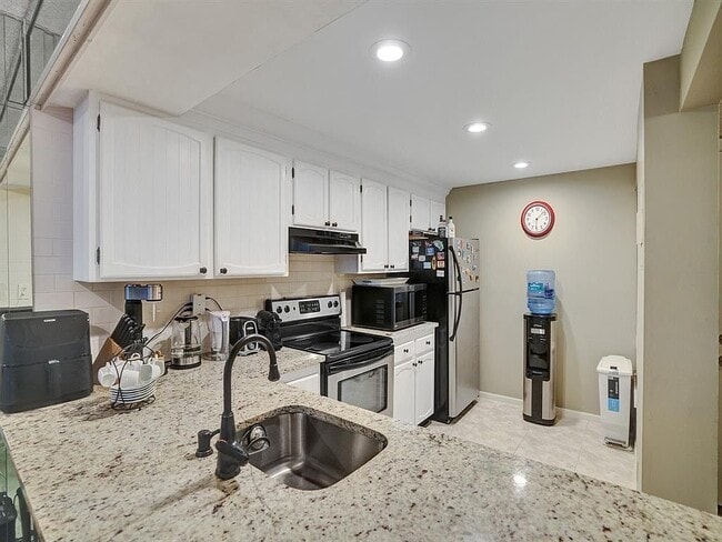 Building Photo - 12 Royal Palm Way