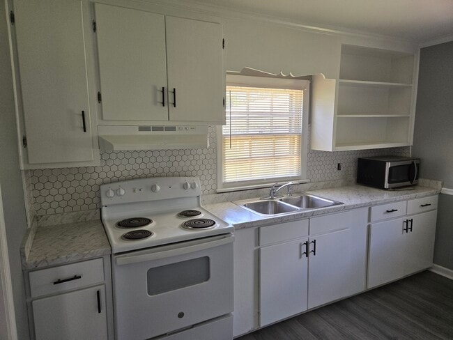 Building Photo - 2347 Bolden Dr