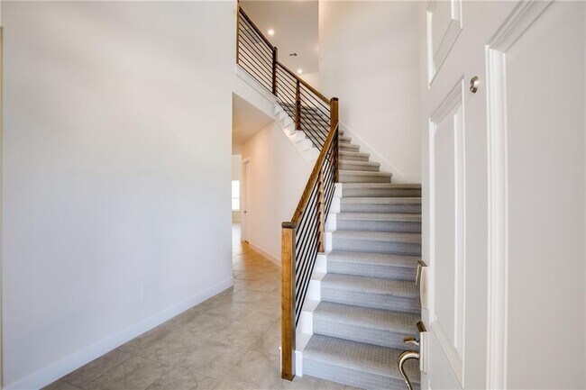 Foto del edificio - 12706 Bloomington Dr