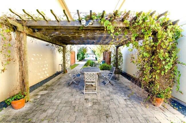 Foto del edificio - 308 Grove St