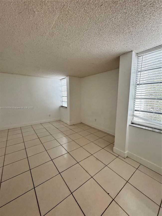 Foto del edificio - 12105 NE 6th Ave