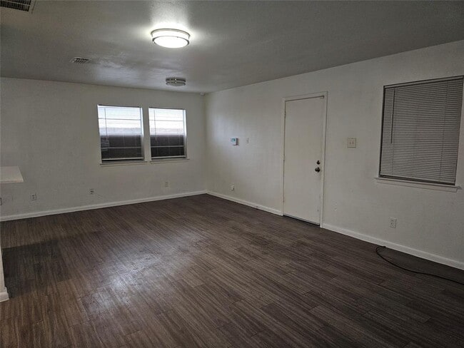 Foto del edificio - 7300 Bennett Ave