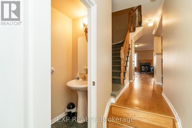 Building Photo - 342 Freedom Private