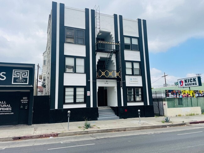 Building Photo - The Ritz Apartments