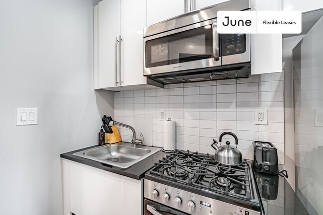 Building Photo - 826 Ninth Ave