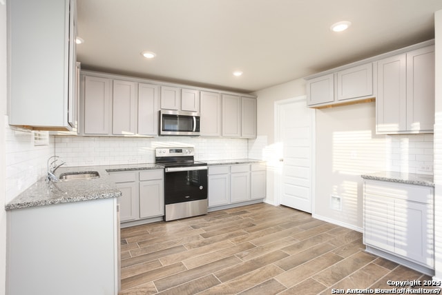 Building Photo - 2432 Ayers Dr