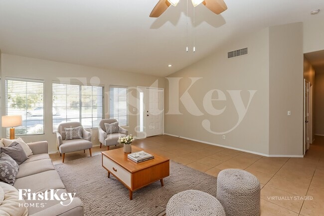 Foto del edificio - 4822 Wind Break Ln