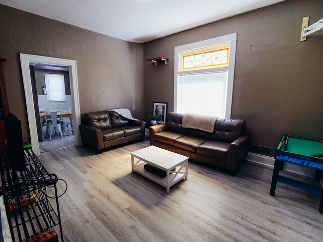 Foto del edificio - 2012 Wayland Ave