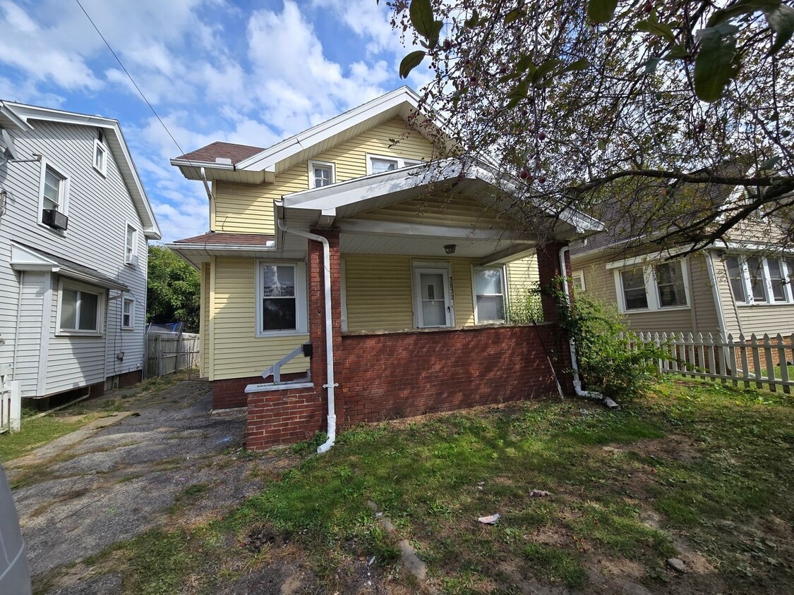 Primary Photo - 3 Bedroom House