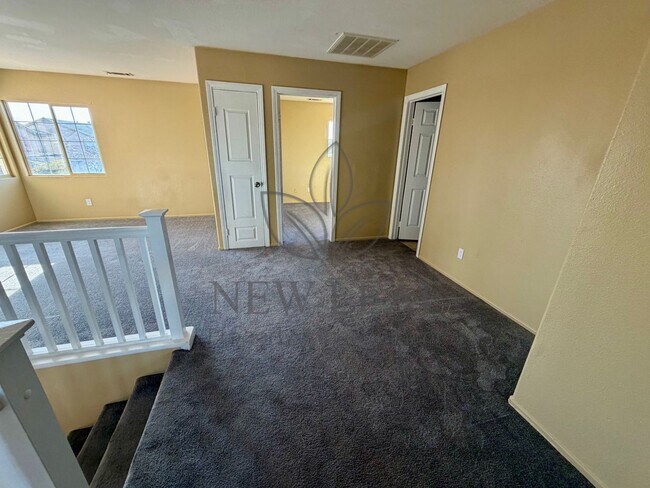 Foto del edificio - 4 bedroom 3bath 3 car garage in Victorville