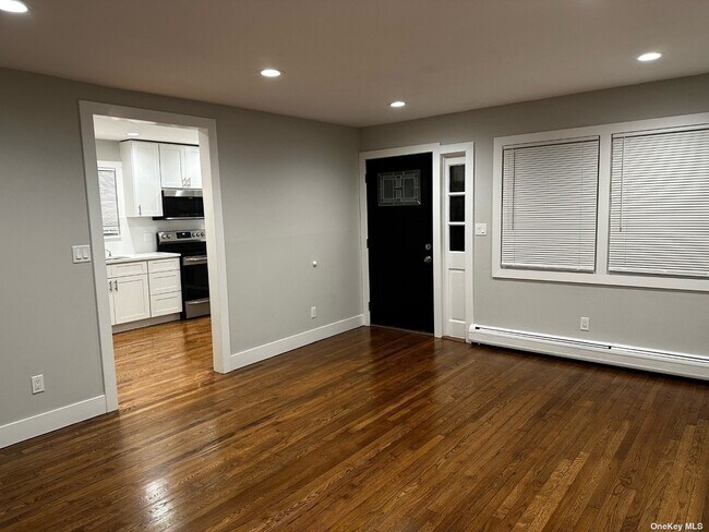 Foto del edificio - 219 Manorhaven Blvd
