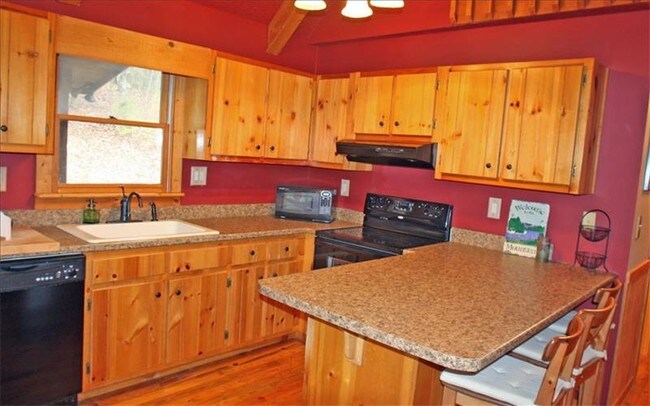 Building Photo - 94 Pheasant Run Ln