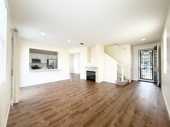 Building Photo - Single Family Home in Mission San Luis Rey!
