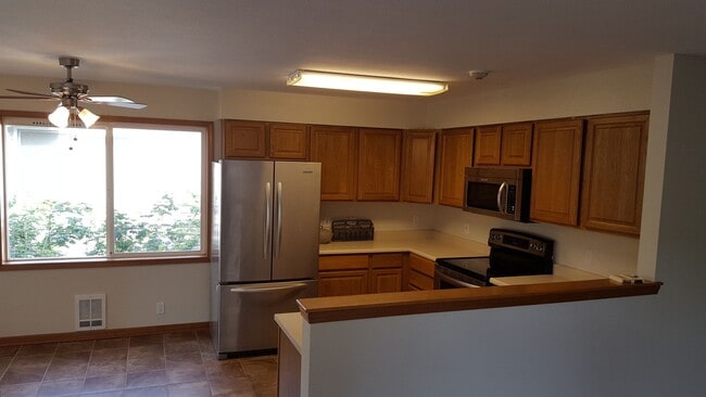Building Photo - 2 Bedroom Condo in Cordata Neighborhood
