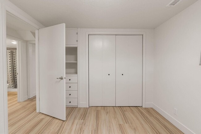 Foto del edificio - Basement Apartment Near SUU and Cedar High School