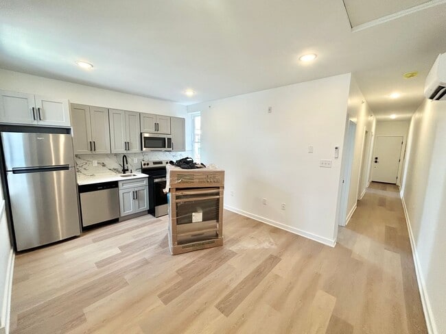 Building Photo - 2725 W Girard Ave