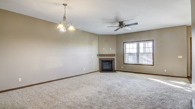 Building Photo - 956 Parkland Dr