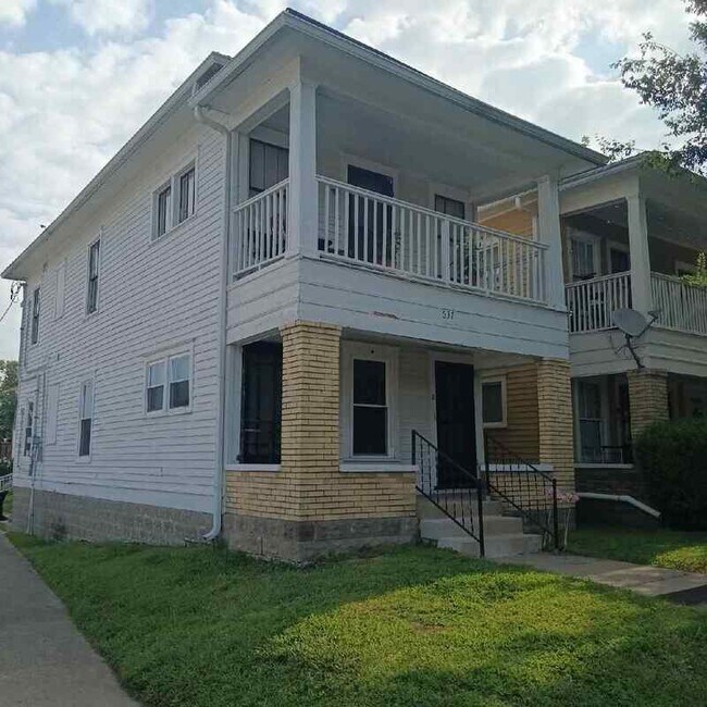 Building Photo - 637 W Ormsby Ave