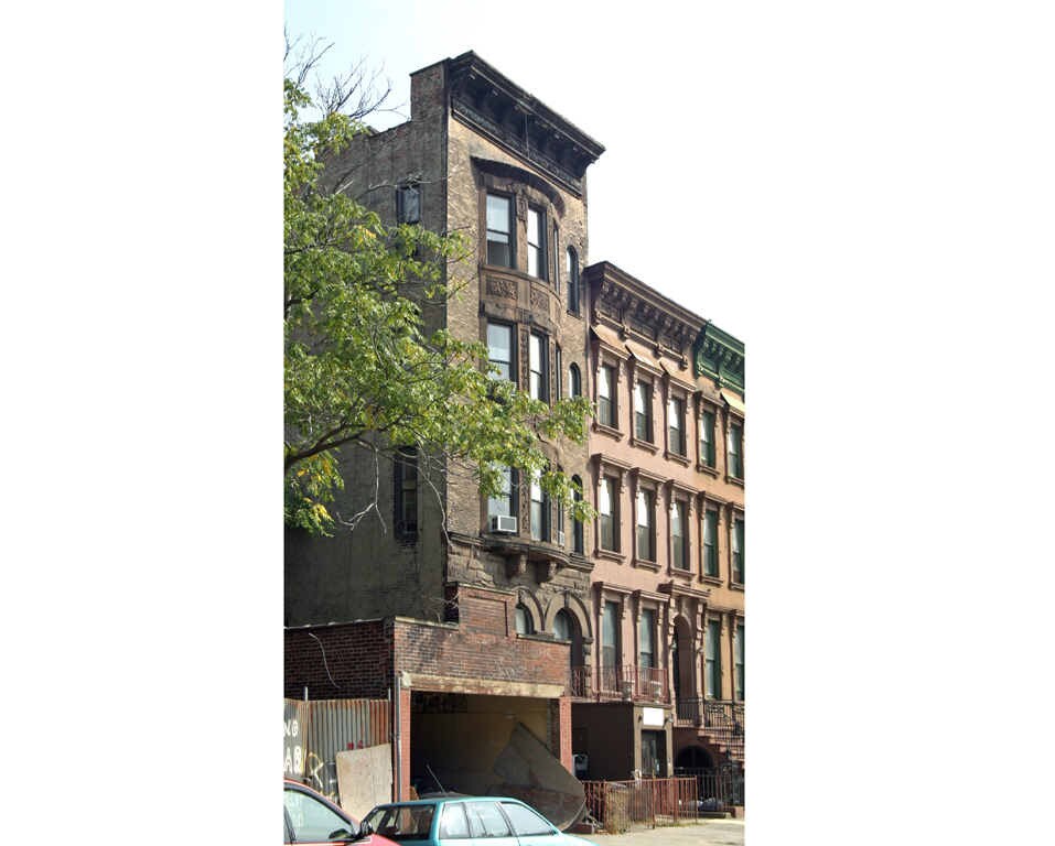 Primary Photo - 1 E 124th St
