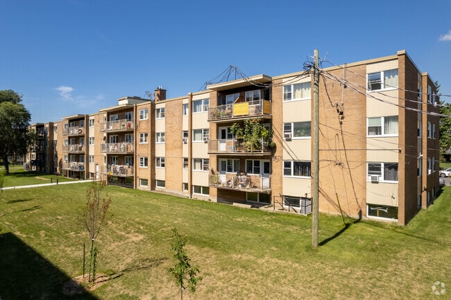 Building Photo - 8590 Rue Jean-Brillon