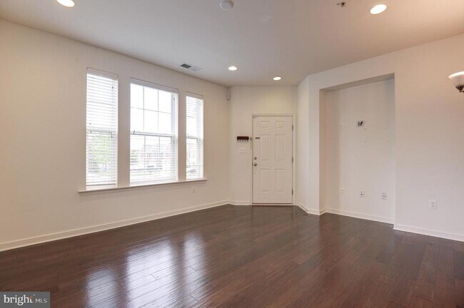 Building Photo - 44067 Peirosa Terrace