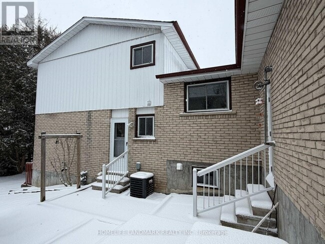 Building Photo - 874 Sparrow Rd