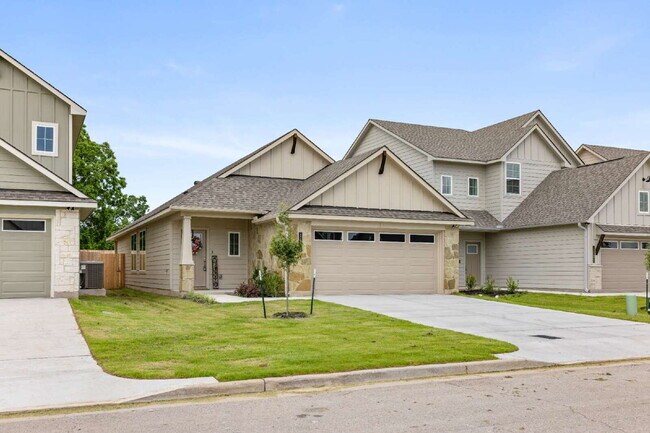 Building Photo - 1125 Elise Ave