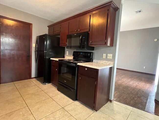 Building Photo - 4016 SW Mesquite Dr