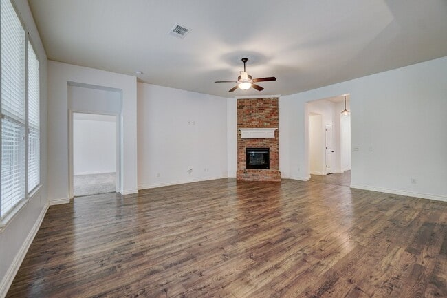 Building Photo - 3900 Sierra Vista Way