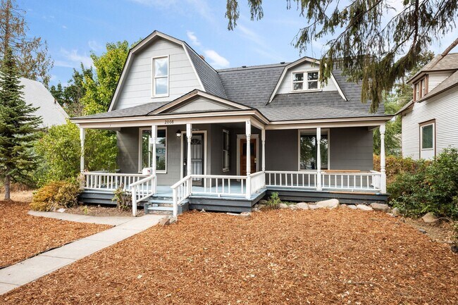 Foto del edificio - Centrally Located Home With Unbelievable C...