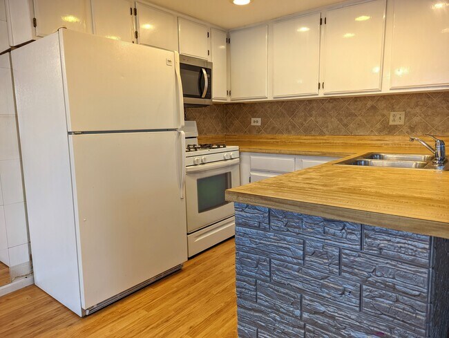 Building Photo - 2133 N Ginger Creek Dr