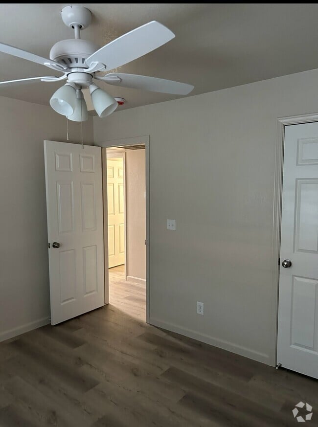 Building Photo - 1074 S Jordan Way