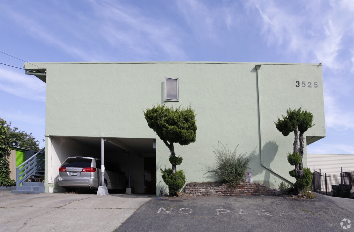 Building Photo - 3525 Maybelle Ave