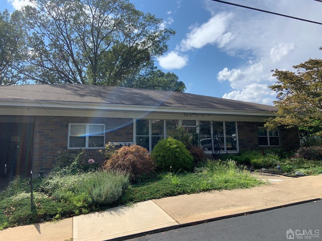 17 Price St, Sayreville, NJ 08872 Room for Rent in Sayreville, NJ