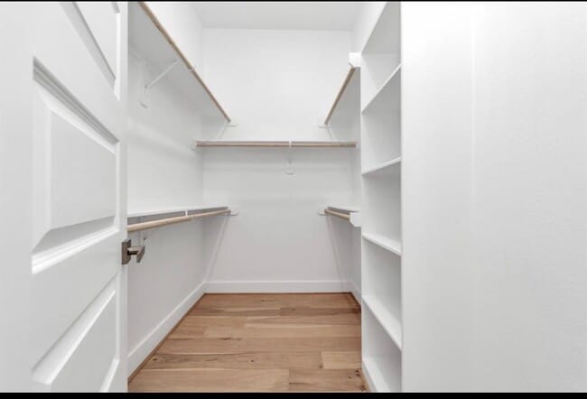 Building Photo - 303 Queen Sude Ln