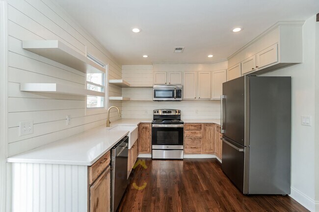 Foto del edificio - 3 Bedroom, 1 Bath Home in Johns Island featuring Outdoor Shower, Flex Loft Space & NO HOA