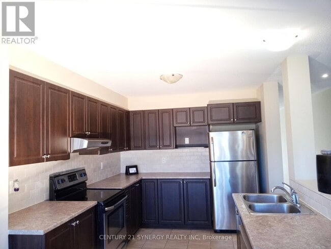 Building Photo - 136 Piazza Cir