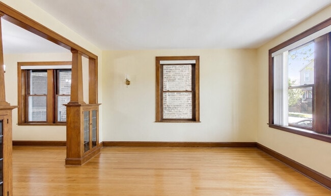 Building Photo - 3427 S Emerald Ave