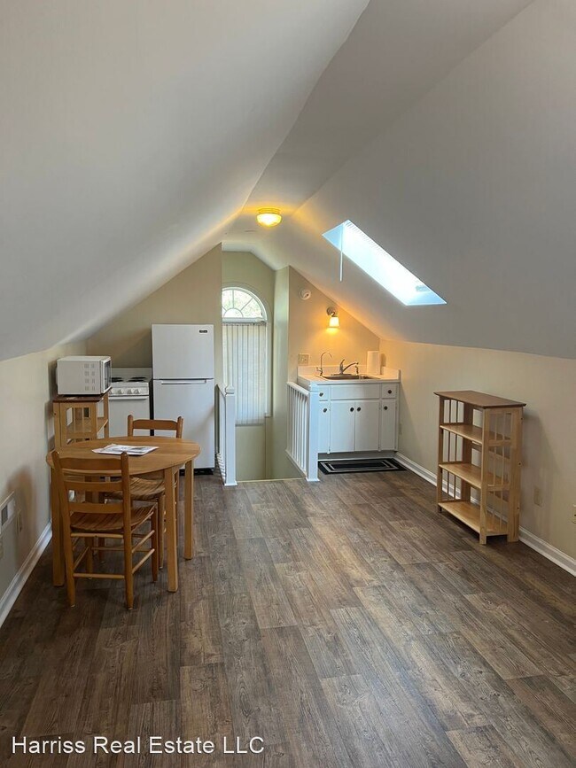 Building Photo - 1 br, 1 bath House - 2421 MIDDLE SOUND LOO...