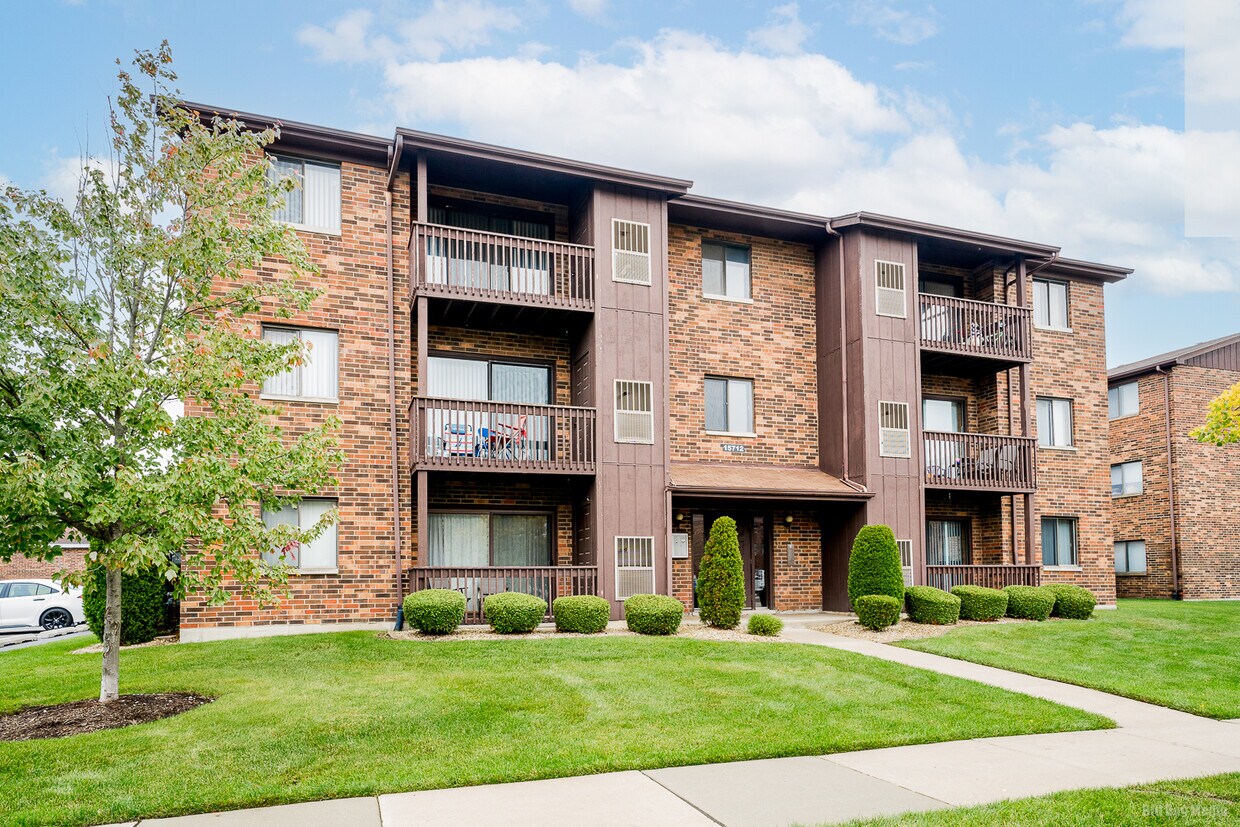 15712 Peggy Ln Unit 1, Oak Forest, IL 60452 Condo for Rent in Oak