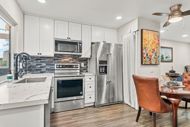 Foto del edificio - Bright La Jolla 2 BD Condo Near UCSD & Shopping