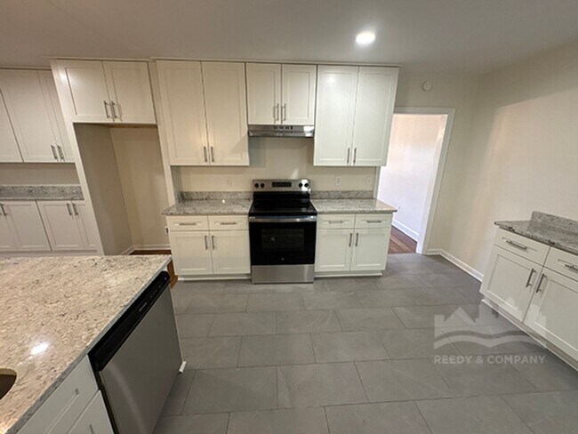 Foto del edificio - 108 N Highland St