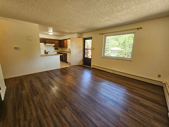 Foto del edificio - 10215 Ute Pass Ave