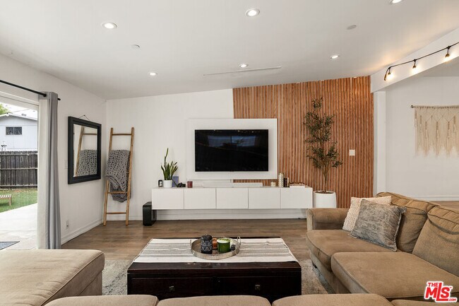 Foto del edificio - 5720 Gentry Ave
