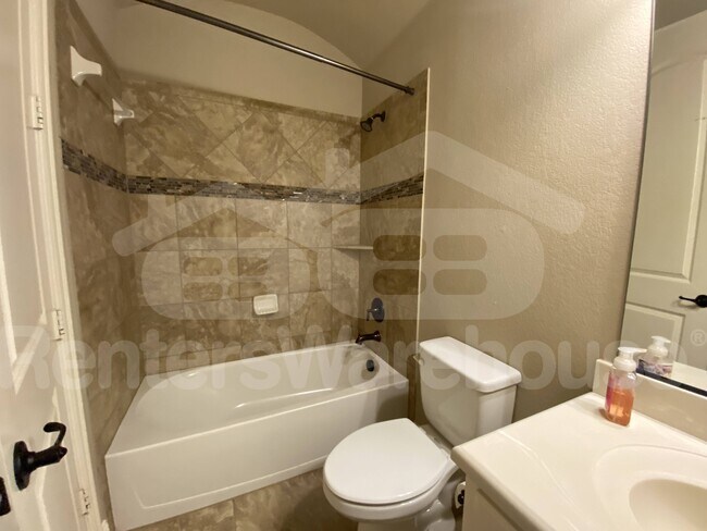 Foto del edificio - 14282 Carly Ln